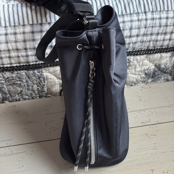 Lululemon crossbody bag. - Picture 3 of 6